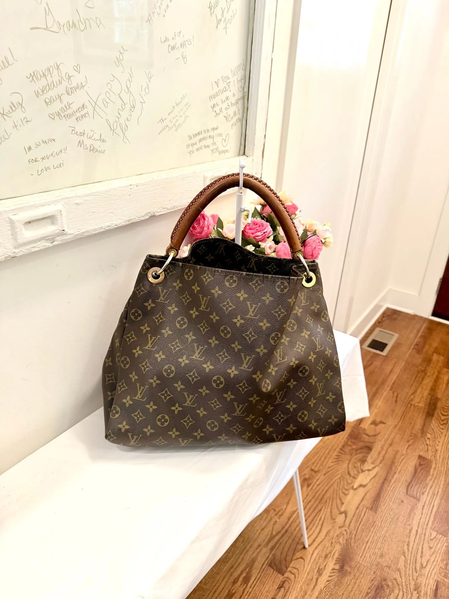 Authenticated Louis Vuitton Monogram Artsy MM Hobo Bag — pre-owned luxury designer bag | LaceLuxx